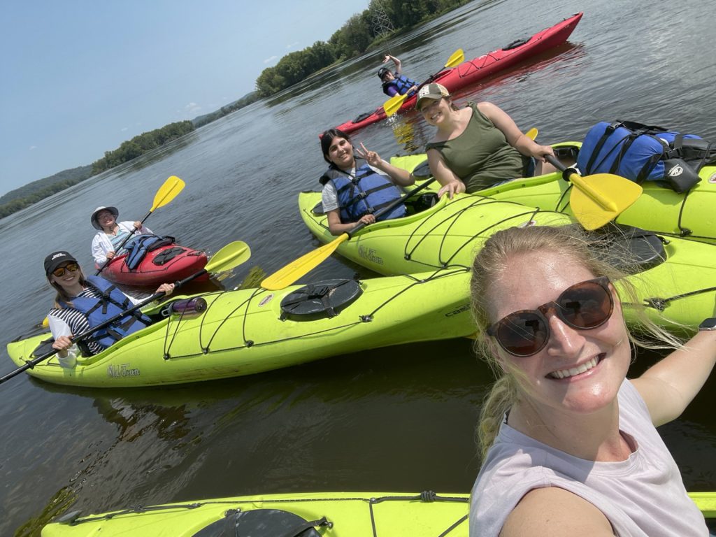 The Thiessen Lab out kayaking!