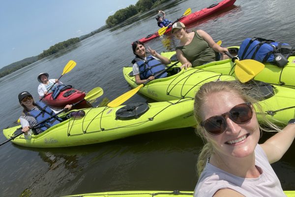 The Thiessen Lab out kayaking!